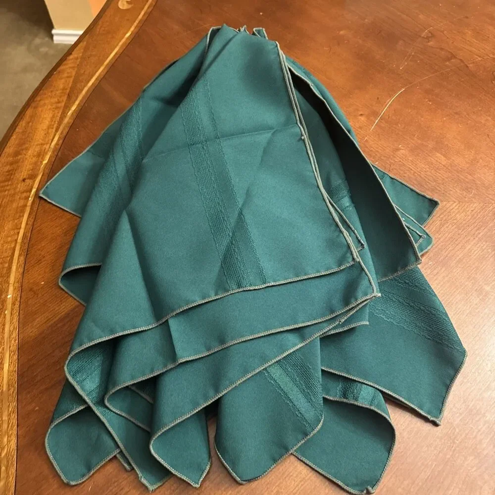 8 Unbranded Napkins